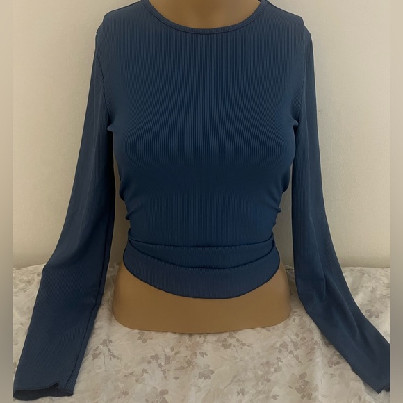 Long sleeve baby blue top flattering soft material - Picture 1 of 1